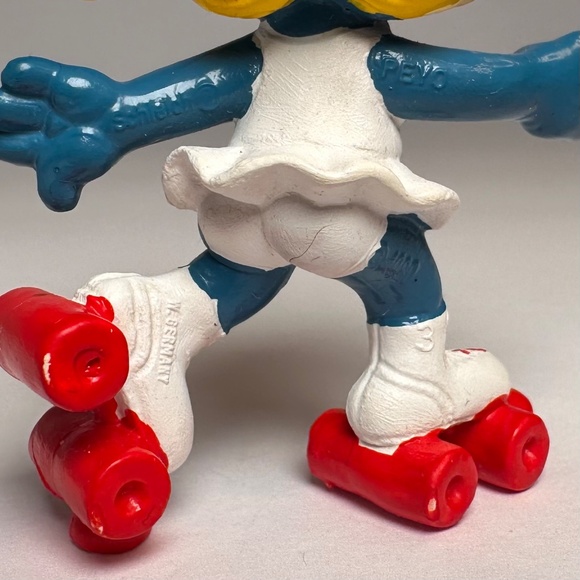 Vintage Schleich Roller Skating Smurfette Figurine | 1980s Smurfs Collectible - Picture 8 of 8